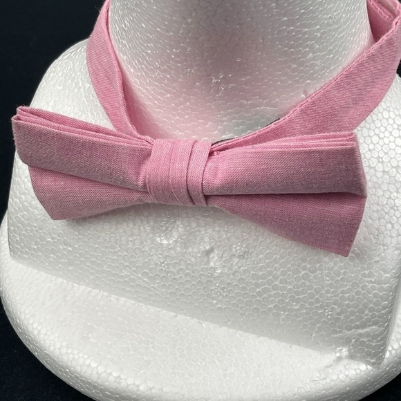 Bow Tie Boys Pink Hook and Loop Closure - Picture 1 of 6